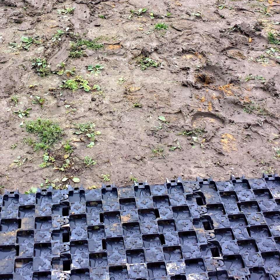 Ankergitter AG60, 400 x 400 x 60 mm, 0,9 kg. Bodengitter mit integrierten Ankerelementen, Drainagefunktion & extremer Lastverteilung. Profilierte Oberfläche.
