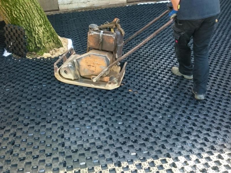 Offenstall und Boden befestigen mit Paddockplatte PP60