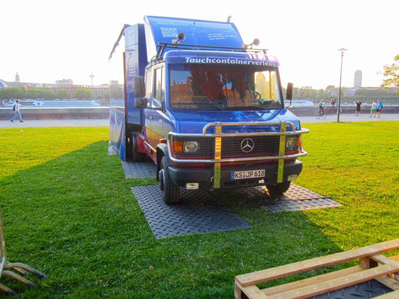 Fahrplatten für einen Tauchtruck auf dem RTL Gelände in Köln