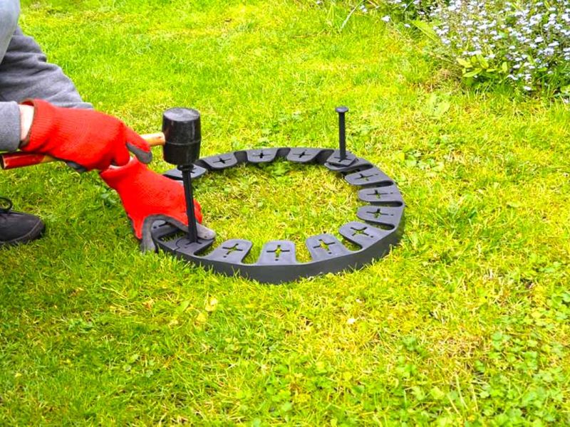 Randeinfassung aus Kunststoff als Rasenkante bzw. Beetkante für Pflanzflächen