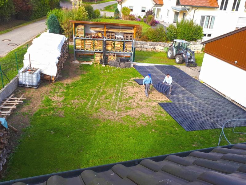 Gartenboden befestigen und befahrbar machen mit dem Rasengitterstein RGS35