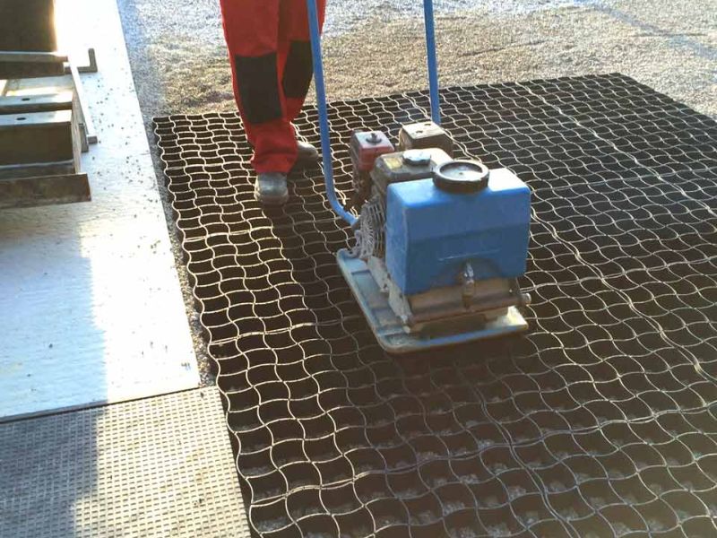 Verlegung von Paddockplatten für ein Paddock für Island-Pferde