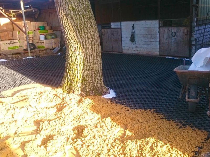 Offenstall und Boden befestigen mit Paddockplatte PP60