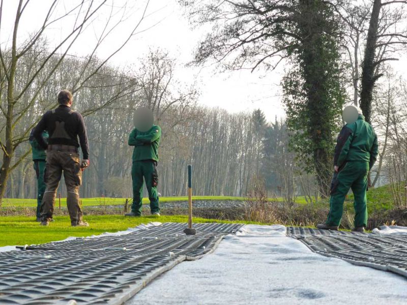 Baustraße zur Teichentschlammung im Golfplatzbau bzw. Golfplatzpflege