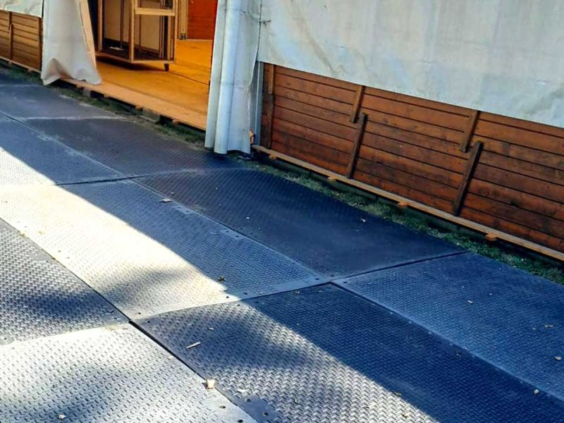 Bodenschutzplatten von Securatek als Abdecksystem bzw. Eventboden für eine Veranstaltung