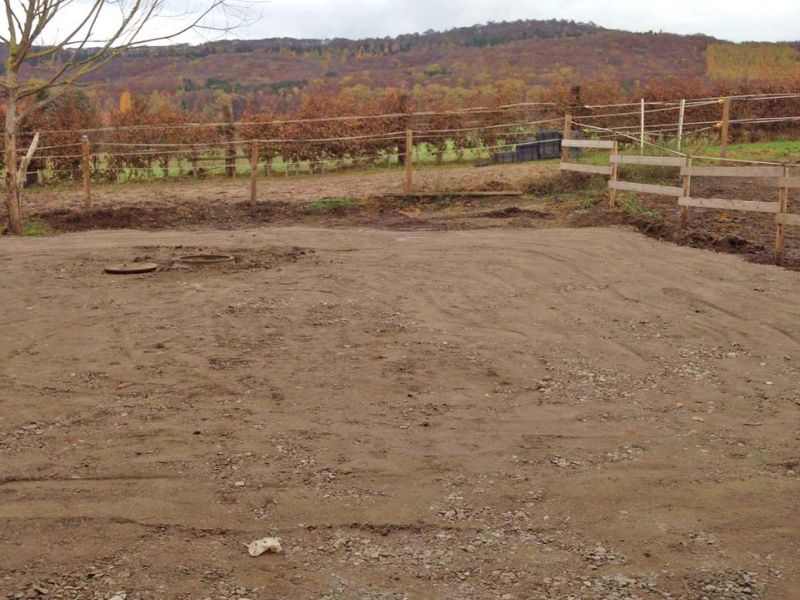 Vom Matschpaddock zum dauerhaft, stabilen und befestigtem Offenstall bzw. Paddock für Pferde