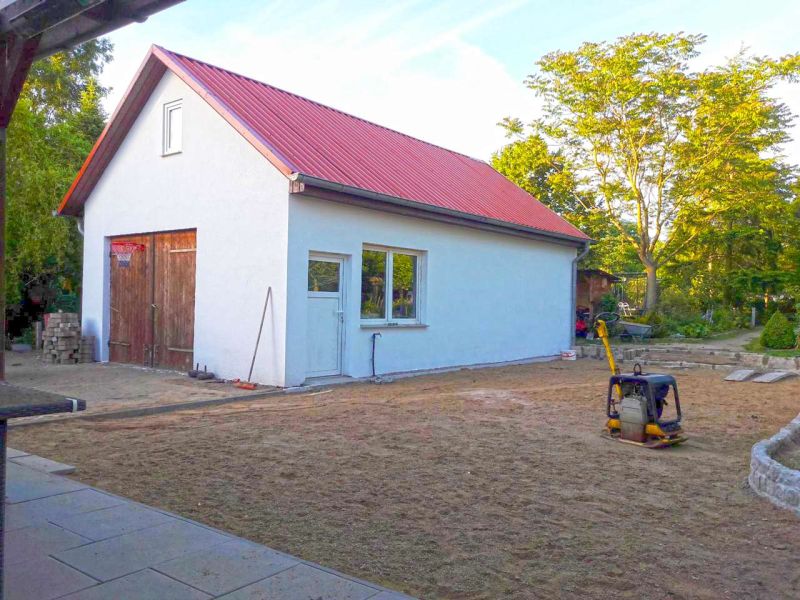 Sie möchten eine Kiesfläche als Stellplatz für ihren PKW anlegen ohne das Spurrillen durch die Befahrung entstehen? Wir empfehlen das Premium Kiesgitter KG30!