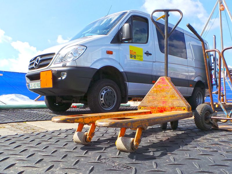 Mobile Baustraße vor dem Bundestag in Berlin