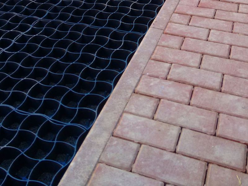 Bodenstabilisierung und Bodenbefestigung eines Hof mit dem Bodengitter BG50