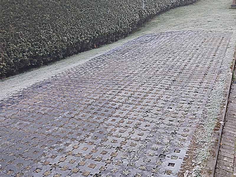 Wohnmobil-Stellfläche aus RGS35 Kunststoff-Rasengittersteinen verlegen