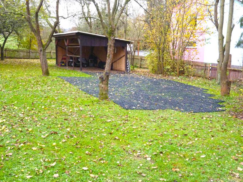 Direktverlegung des Rasengitter RG24 ohne Unterbau auf den bestehenden Rasen