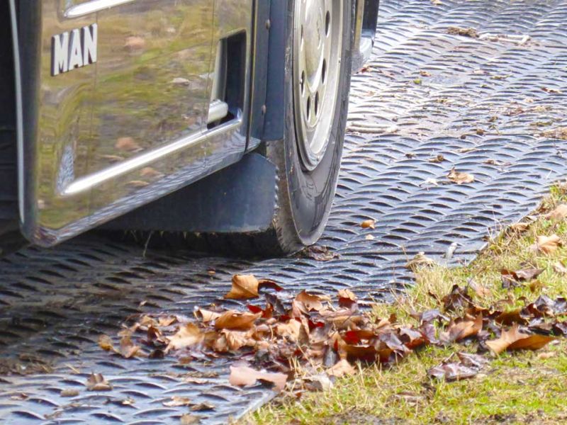 Vermietung mobile Fahrstraße für weiche Böden & Wiesen