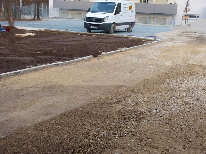 Parkplatz begradigen – ein Projektbeispiel für eine gelungene Gestaltung mit der Kiesmatte KM30