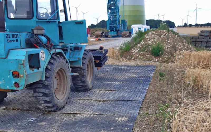 x:tek Hochleistungs - Fahrplatte aus Kunststoff mobile Baustrasse Windkraftanlage