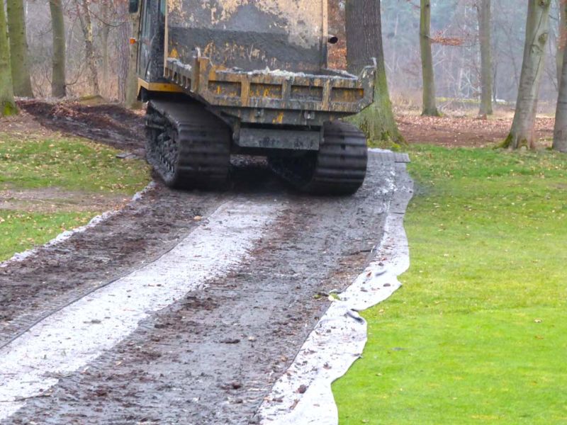 Mobile Baustraße als Bodenschutz bei Kettenfahrzeugen