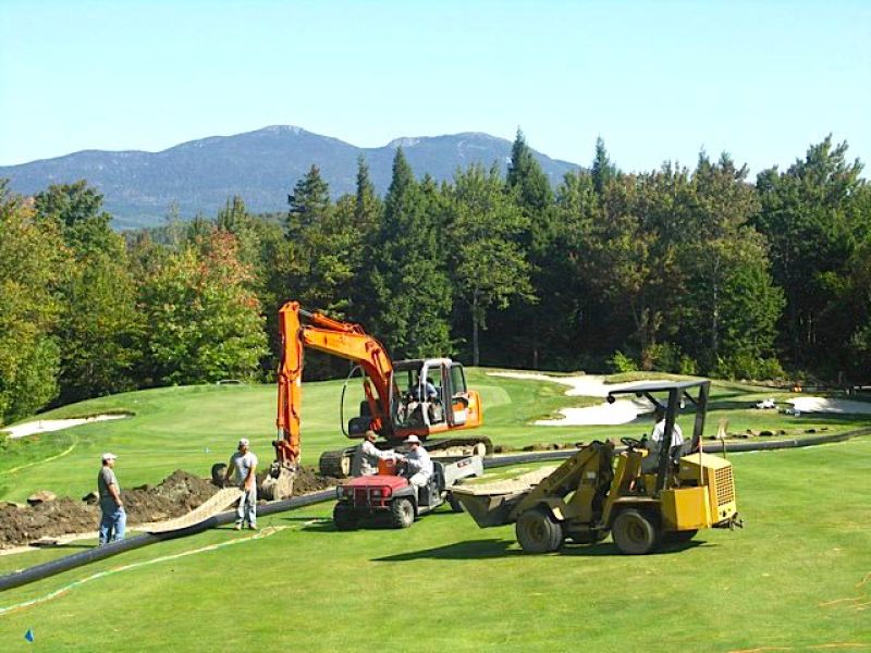 Fahrplatten für den Rohrleitungsbau / Leitungsbau auf einem Golfplatz