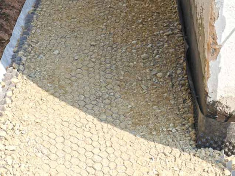 Herstellen eines befestigten Kiesweg mit den Kieswaben KW50