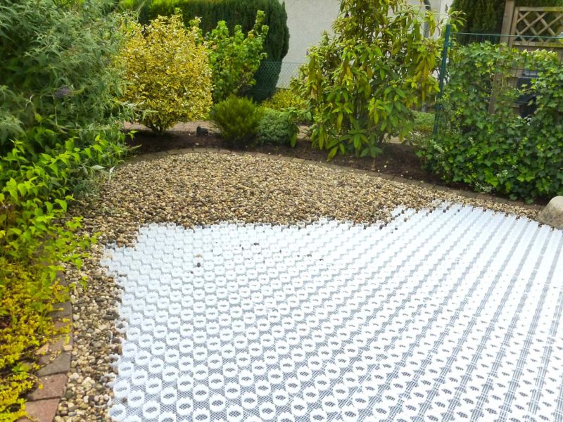 Herstellung eines PKW Stellplatz auf einer schon angelegten Kiesfläche mit dem Kiesgitter KG30