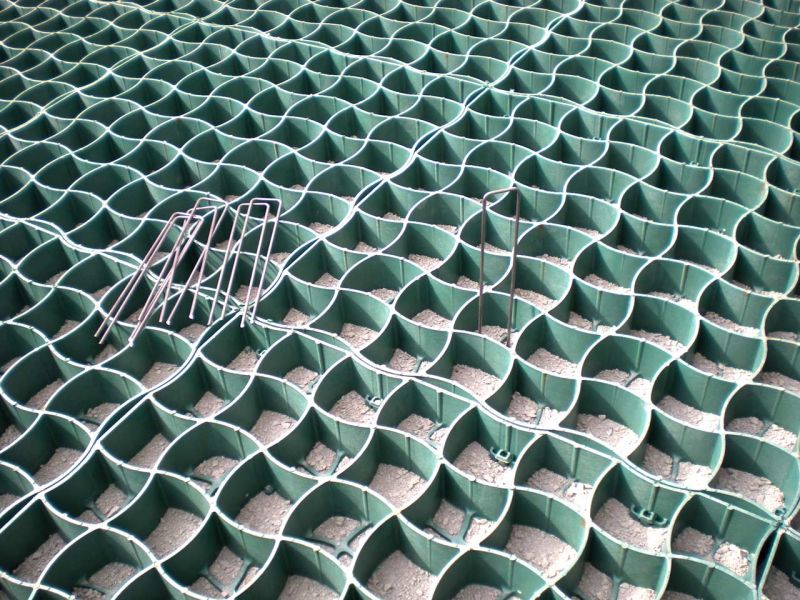 Neugestaltung eines begrünten Mieterparkplatz mit dem Bodengitter BG50