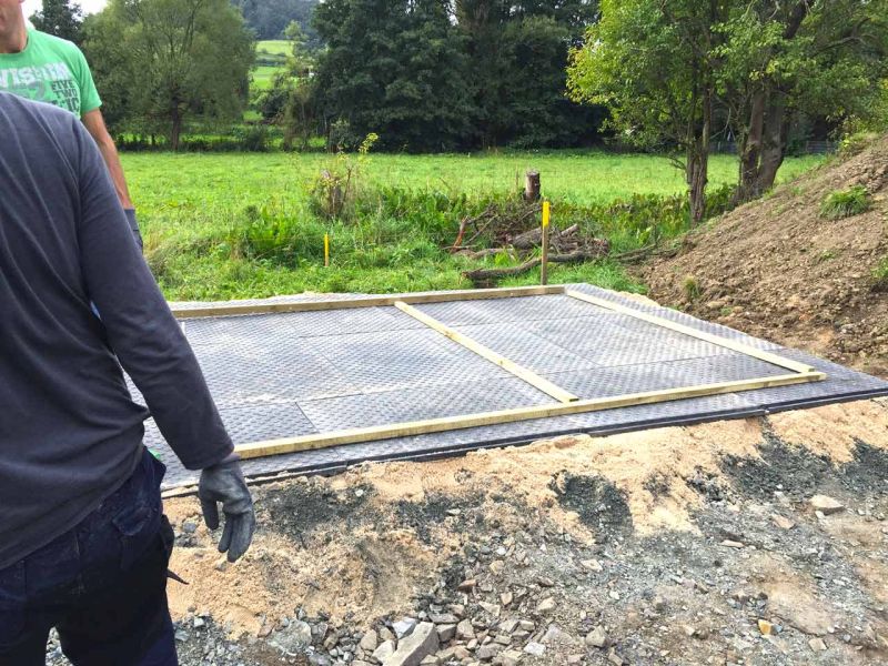 Bodenmatten statt Holzboden als isolierender Fußboden für ein Gartenhaus