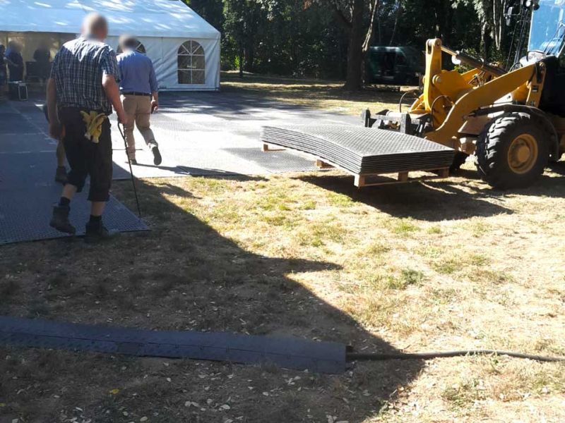 Bodenschutzplatten von Securatek als Abdecksystem bzw. Eventboden für eine Veranstaltung