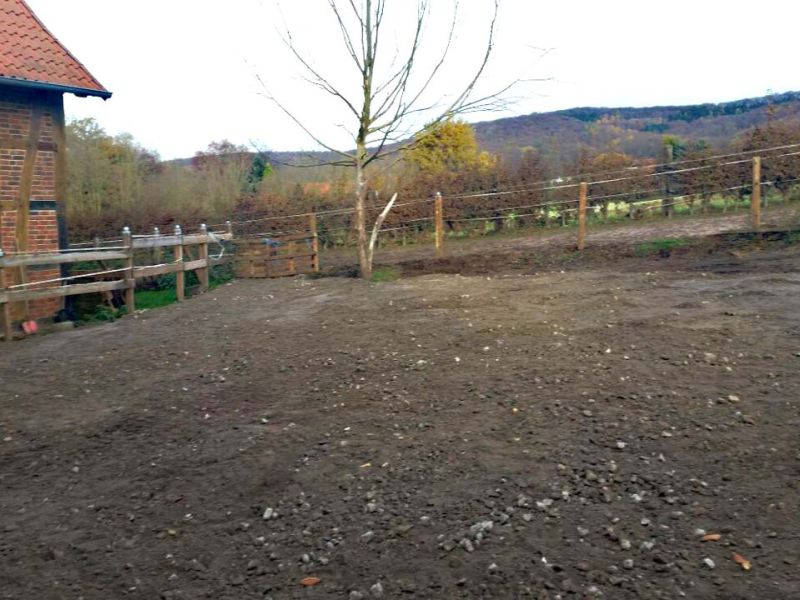 Vom Matschpaddock zum dauerhaft, stabilen und befestigtem Offenstall bzw. Paddock für Pferde