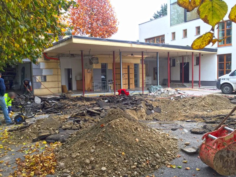 Dekorative und funktionale Umgestaltung des befahrbaren Vorplatz einer Fahrschule mit dem Kiesgitter KG30