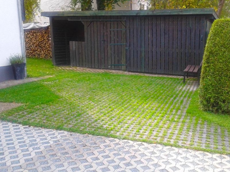 PKW-Stellplatz neu anlegen mit dem Kunststoff Rasengitterstein RGS35