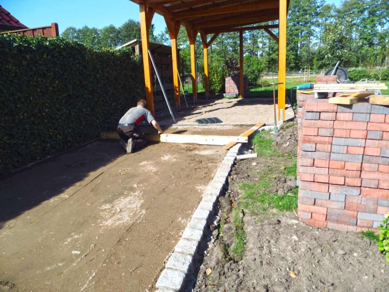 Bodenbefestigung einer begrünten Carport-Zufahrt mit dem Bodengitter BG50
