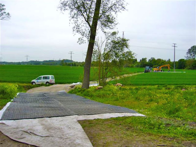 Mobile Baustraße für einen Freileitungsbau in Ulm