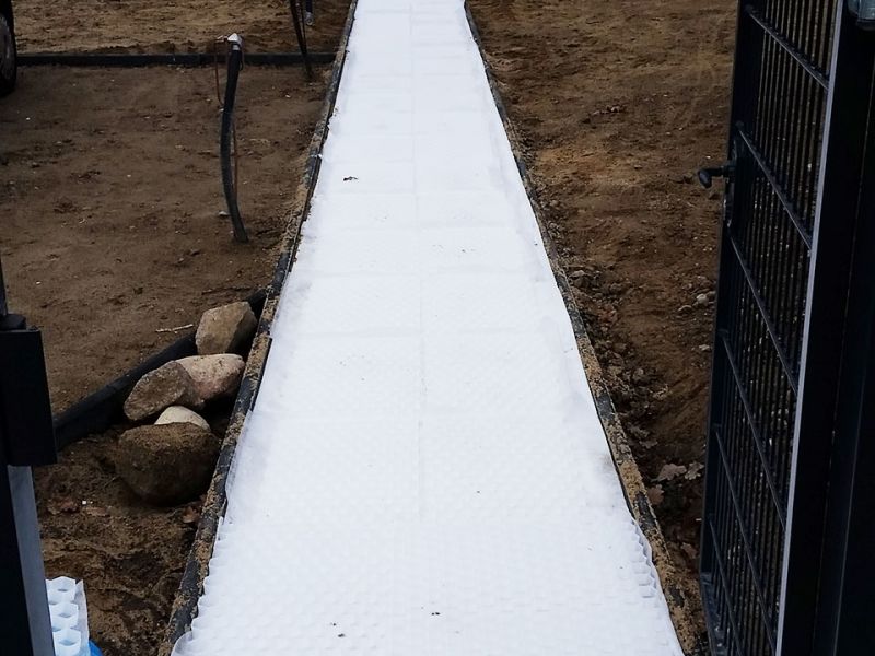 Hauseingang & Hofeinfahrt in Kieswege umgestalten mit den Kieswaben KW30