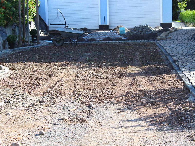 Kiestabilisierung eines neu angelegten Hof und Einfahrt mit dem Kiesgitter KG30