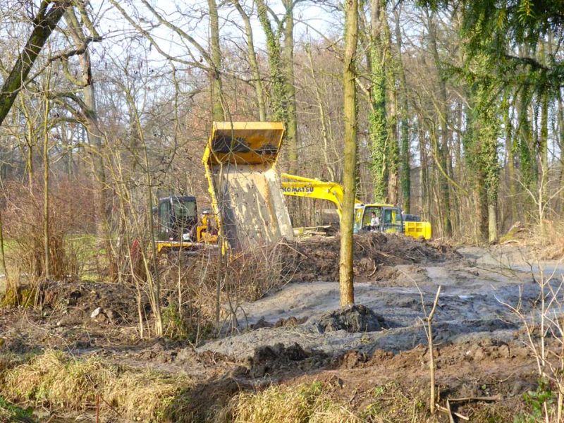 Baustraße zur Teichentschlammung im Golfplatzbau bzw. Golfplatzpflege