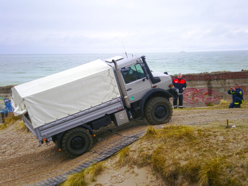 Produkt-Test von Bodenschutz-Systeme durch das Havariekommando mit der s:tek Bodenschutzplatte