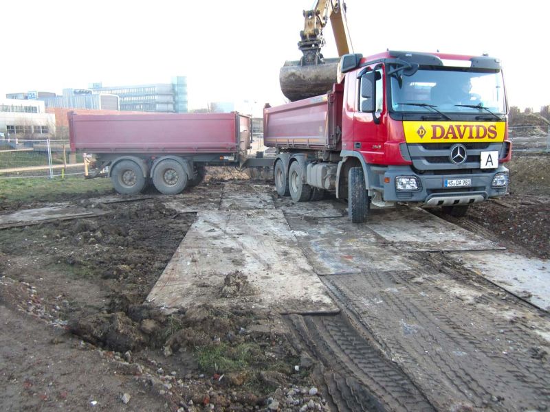 Mobile Baustraße zur Abfuhr von Erdarbeiten in Aachen