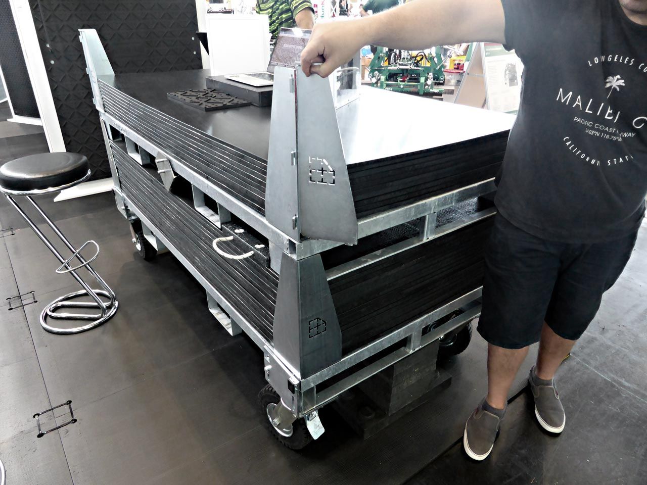 Stapelbare und Laderaumoptimerte Transportgestelle für Fahrplatten & Bodenschutzplatten