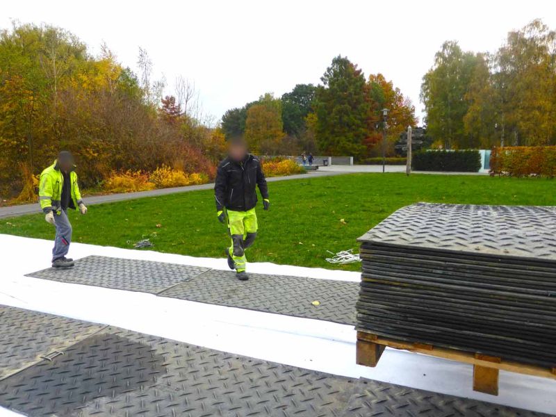 Fahrplatten als mobile Baustraße im Rohrleitungsbau in Giessen