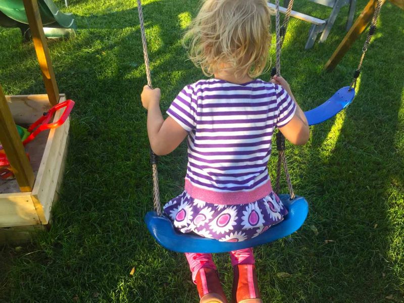 Rasengitterplatte aus Gummi als Fallschutzmatte für Schaukel, Rutsche & Spielgerüst