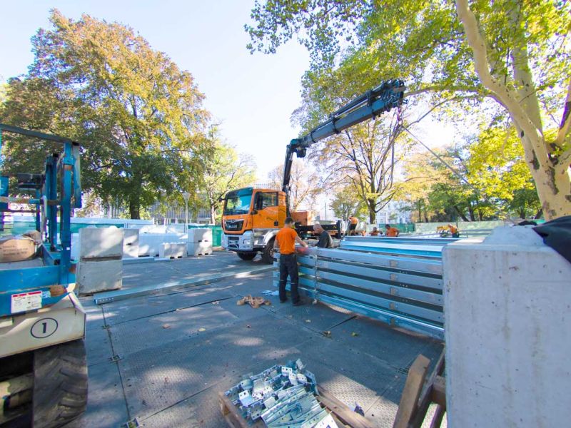 Lastverteilende Bodenschutzplatten als tragfähiger Unterboden zur Errichtung einer temporär genutzten Stahlhalle als Eventzelt