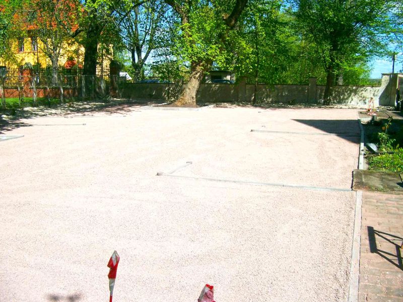 Herstellung eines großen Parkplatz mit dem Bodengitter BG30