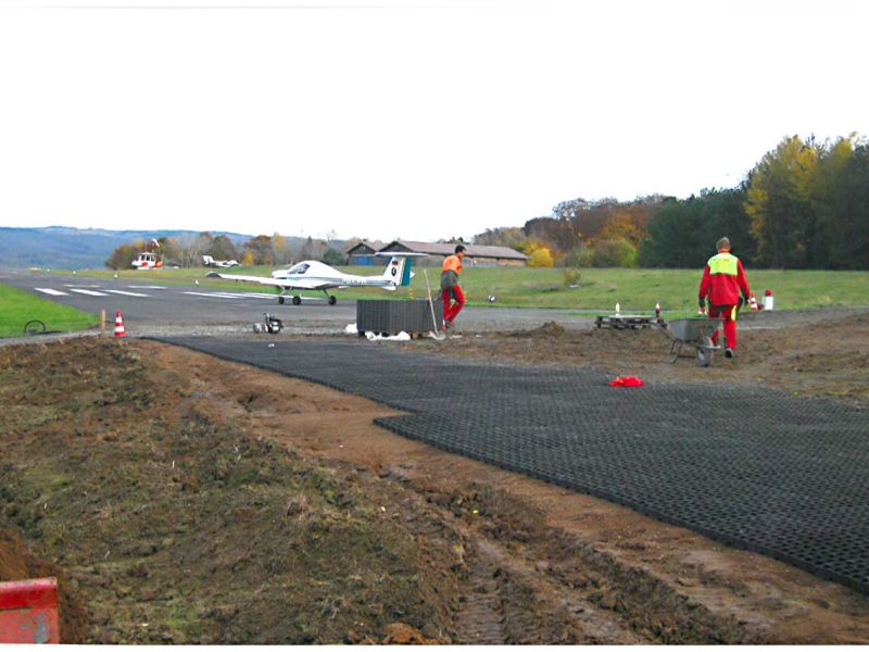 Verlängerung der Auslaufzone einer Flugplatz Landebahn mit dem Bodengitter BG50