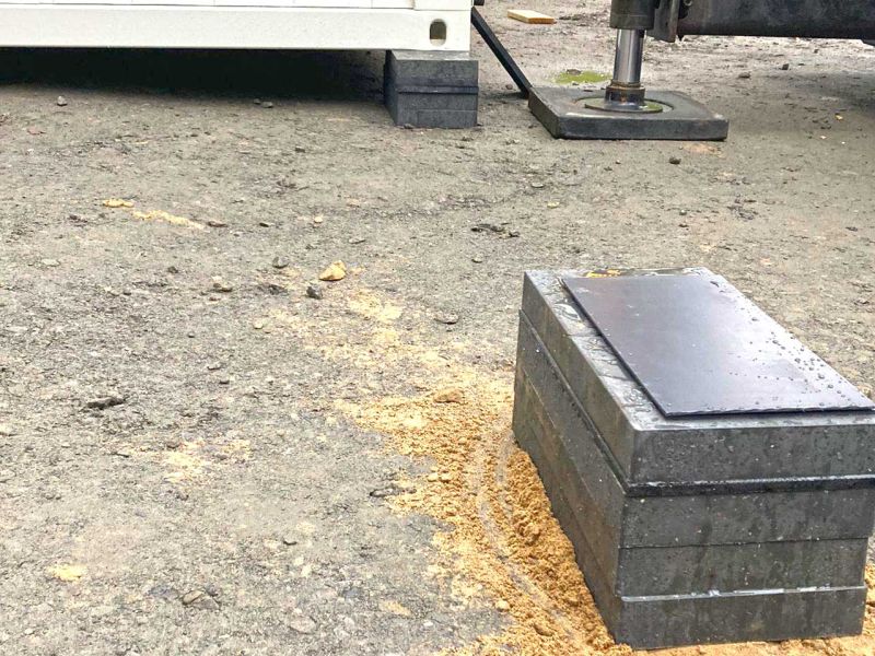 Unterpallen & Unterlüften von Containern, Raumsystemen im Modulbau