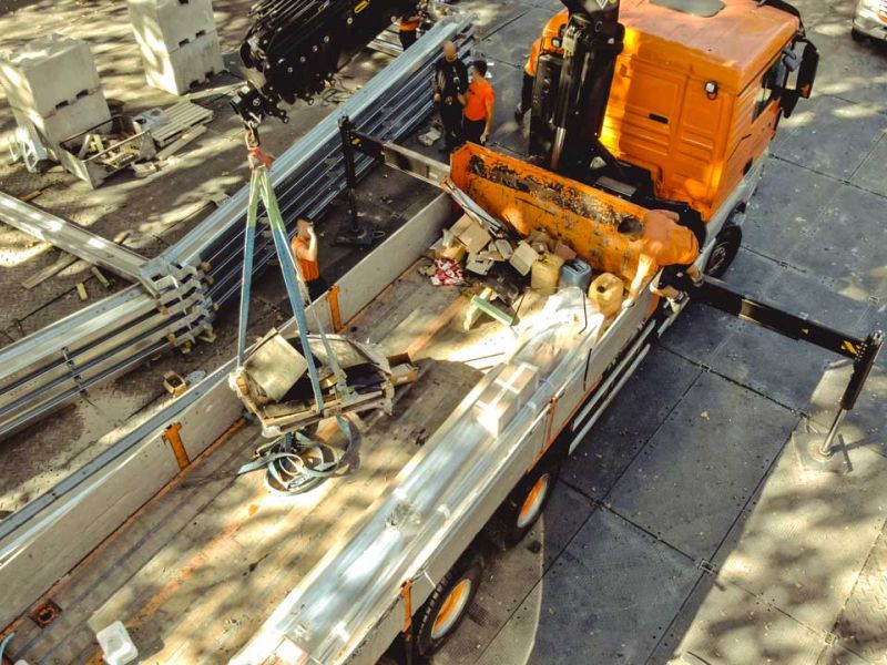 Lastverteilende Bodenschutzplatten als tragfähiger Unterboden zur Errichtung einer temporär genutzten Stahlhalle als Eventzelt