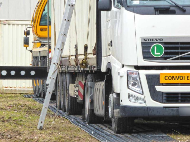Vermietung mobile Fahrstraße für weiche Böden & Wiesen