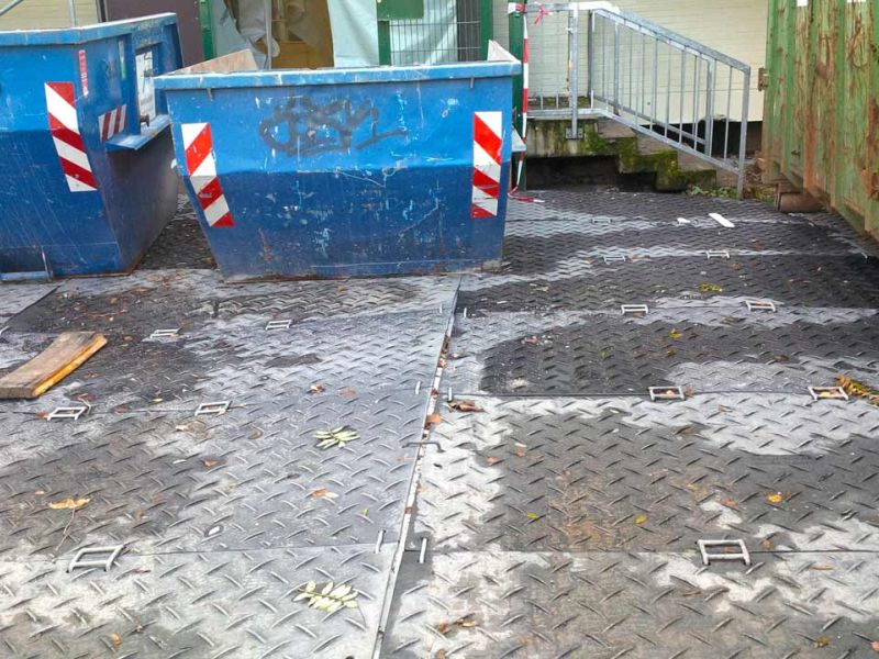 Stellflächen für Container aller Art - Mobile Bodenschutzplatten als Plattform