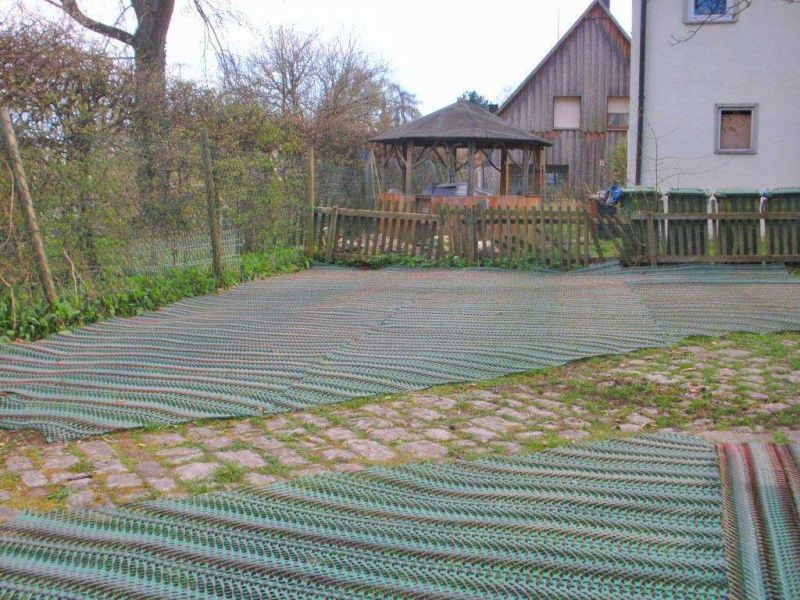 Dauerhafte Rasenverstärkung eines Pfarrgarten für Feste und Feierlichkeiten