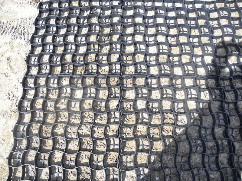 Verlegung des Bodengitter BG50 für die Herstellung eines neuen Reitplatz