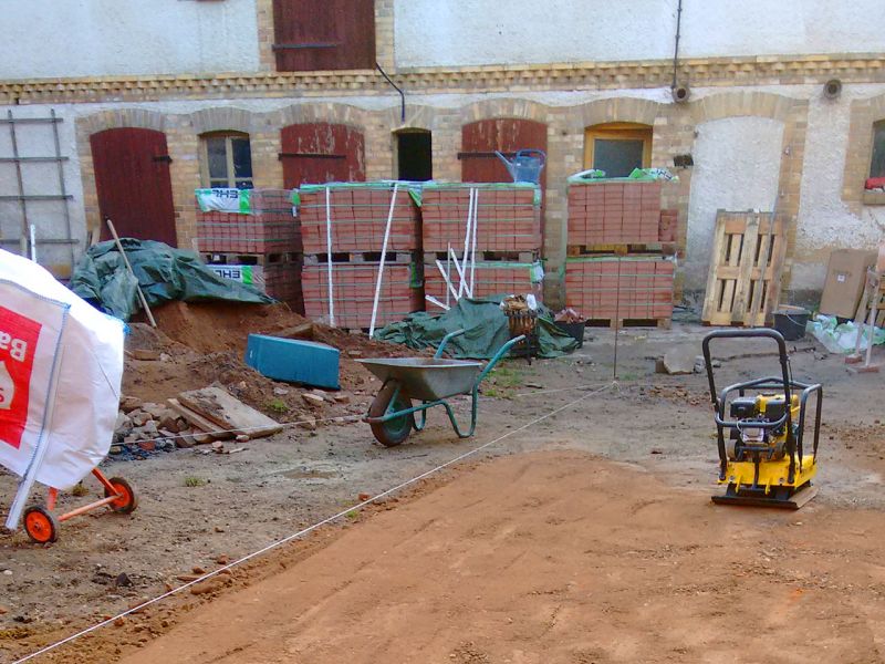 Bodenstabilisierung und Bodenbefestigung eines Hof mit dem Bodengitter BG50