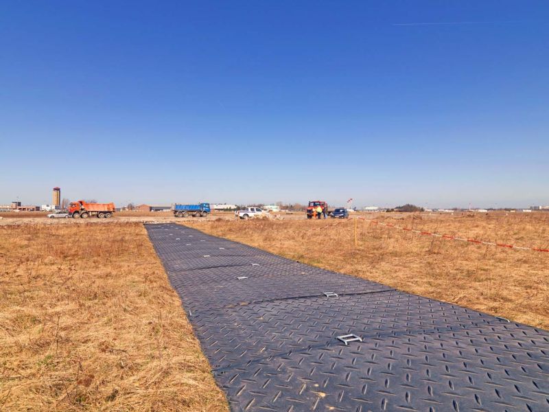 Mobile Fahrstraße für einen internationalen Flughafen