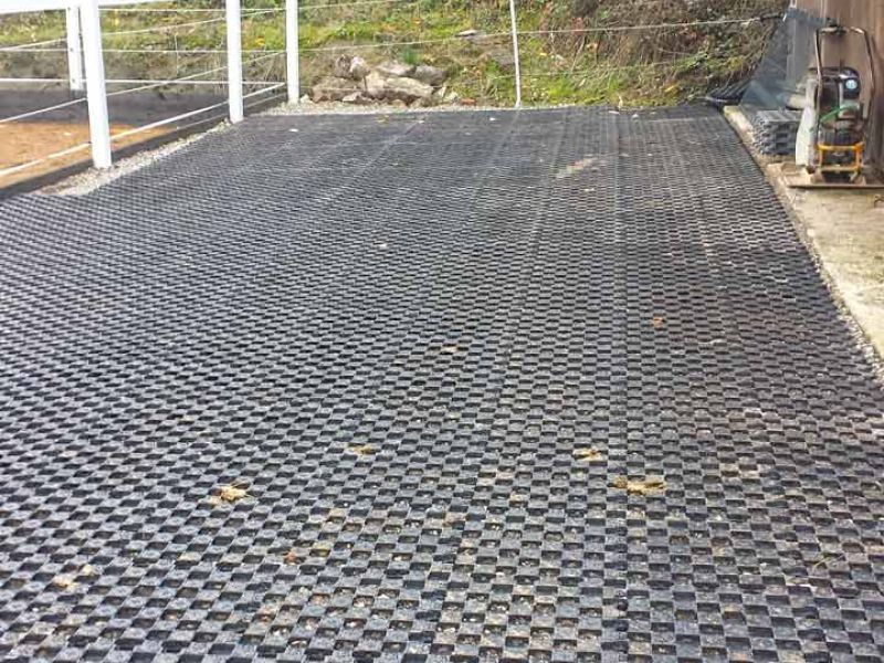 Paddockplatten ohne Unterbau selber verlegen - Paddocks ohne Matsch